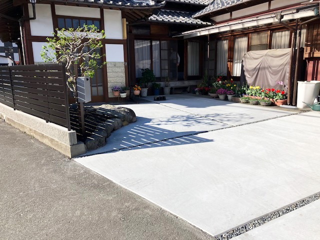 既設石積撤去と屋根なし駐車場設置工事